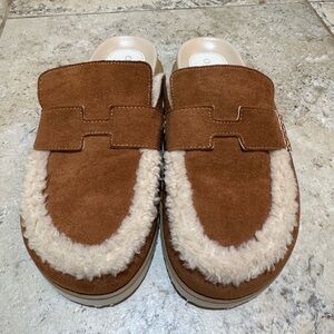Cozy Brown and Cream Women’s Slip-Ons